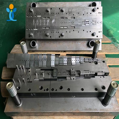Metal Clips Stamping by Progressive Die